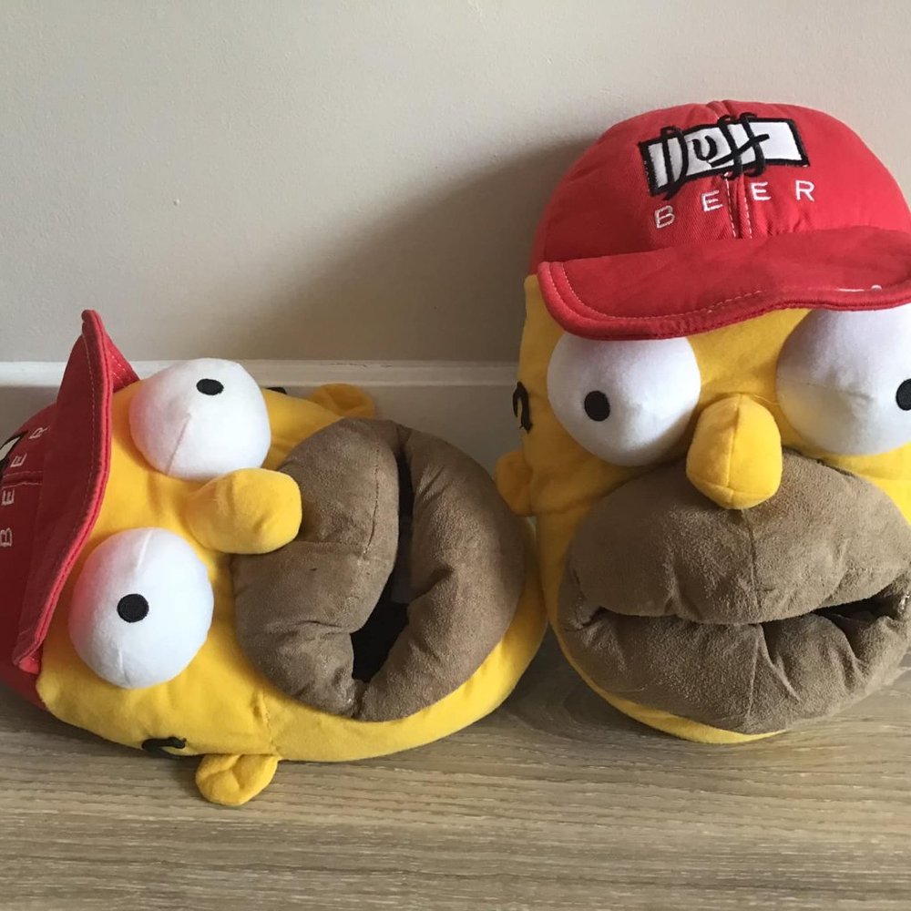 The Simpsons Mens Simpson Slippers Plush "Duff Beer"